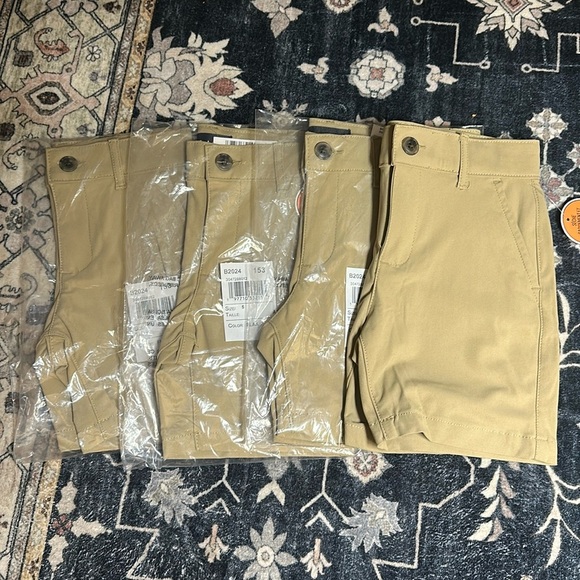Children's Place Boys Quick Dry Chino Shorts set of 4 size 5 NWT - Picture 1 of 3
